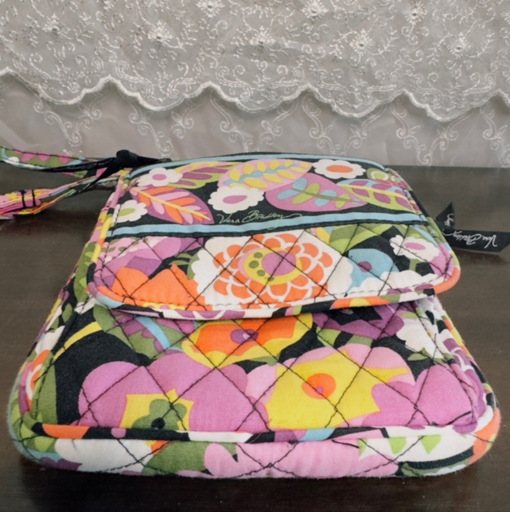 Floral Quilted Vera Bradley Bag Like New - Picture 5 of 7